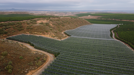 Malla antigranizo y ahorro de agua: cómo reducir el riego hasta un 25% | Novafrut